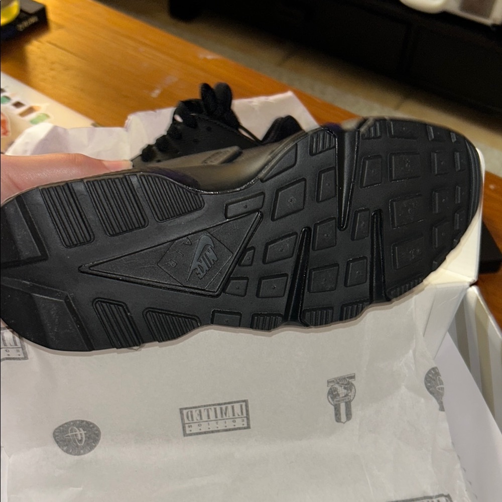 Nike Air Huarache (2021) Triple Black - Picture 4 of 5
